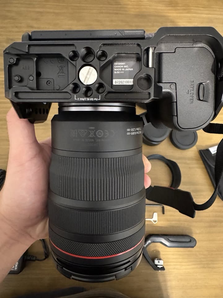 Canon R6 Mark II + RF 24-70mm F/2.8 IS USM + Accessories