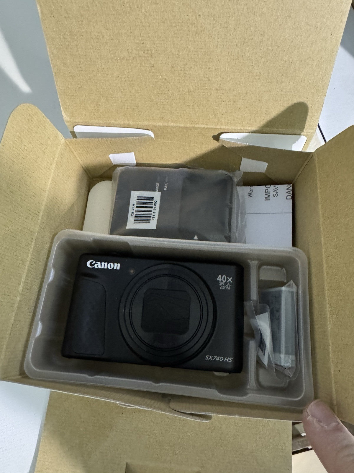 Canon PowerShot SX740 HS 20.3MP 4K Digital Camera 40x Optical Zoom Wi-Fi Black wITH 128gb sd card