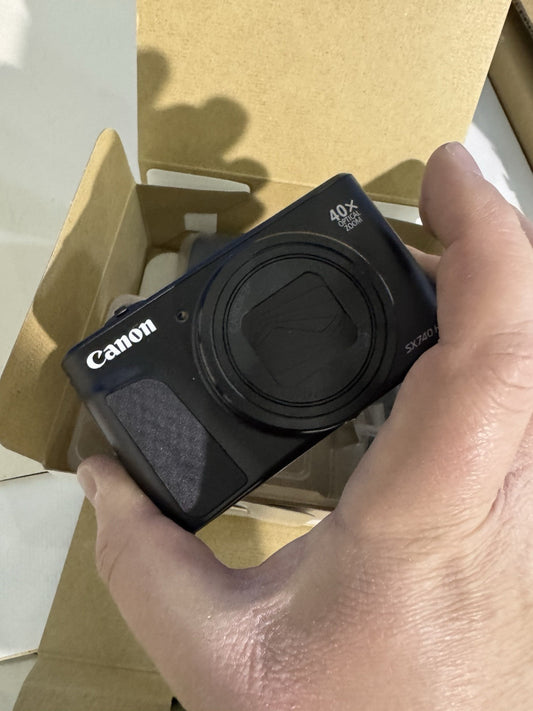 Canon PowerShot SX740 HS 20.3MP 4K Digital Camera 40x Optical Zoom Wi-Fi Black wITH 128gb sd card